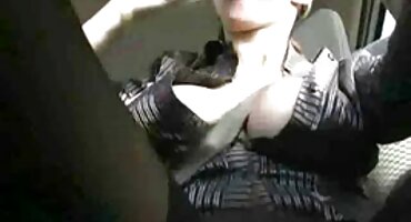 phim sex a da đen Để dương vật giữa hai heosex bầu ngực của cô ấy.